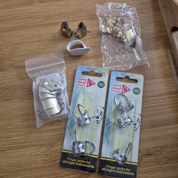 Source Unknown Silver Finger Picks for Stringed Instruments - Picture 7 of 7